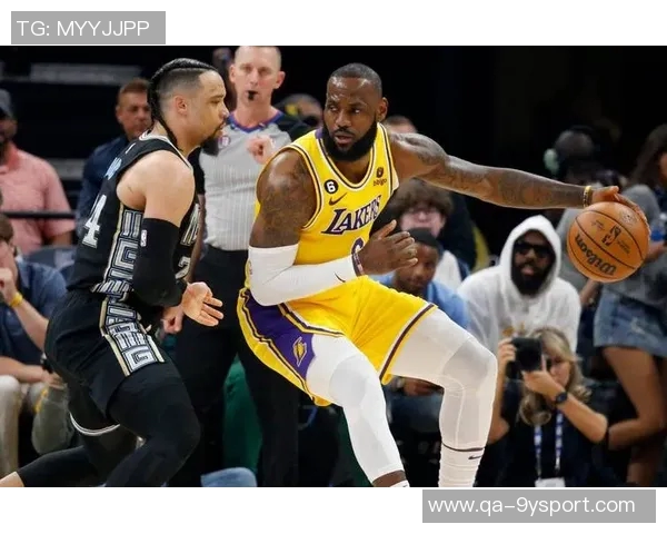 狄龙精彩表现逼退布朗尼詹姆斯替补席无奈比拇指下滑