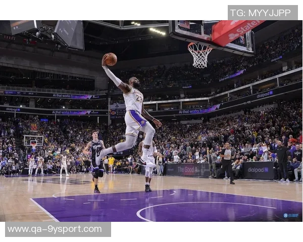 詹姆斯与斯波共同探讨现代篮球的节奏与空间的重要性